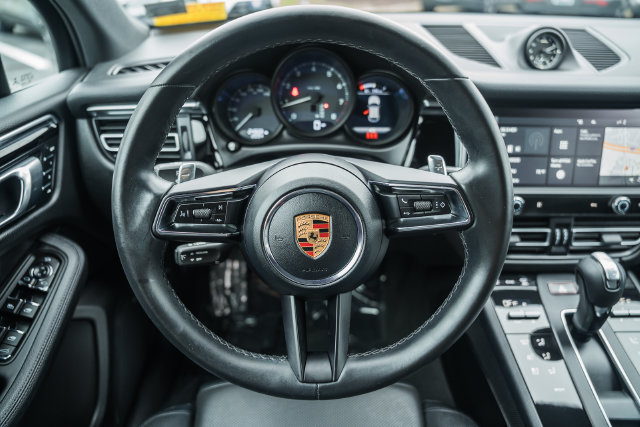 Used 2022 Porsche Macan AWD/4WD image 27
