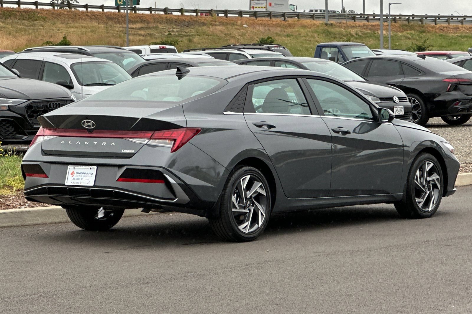 New 2026 Hyundai Elantra Limited FWD image 3