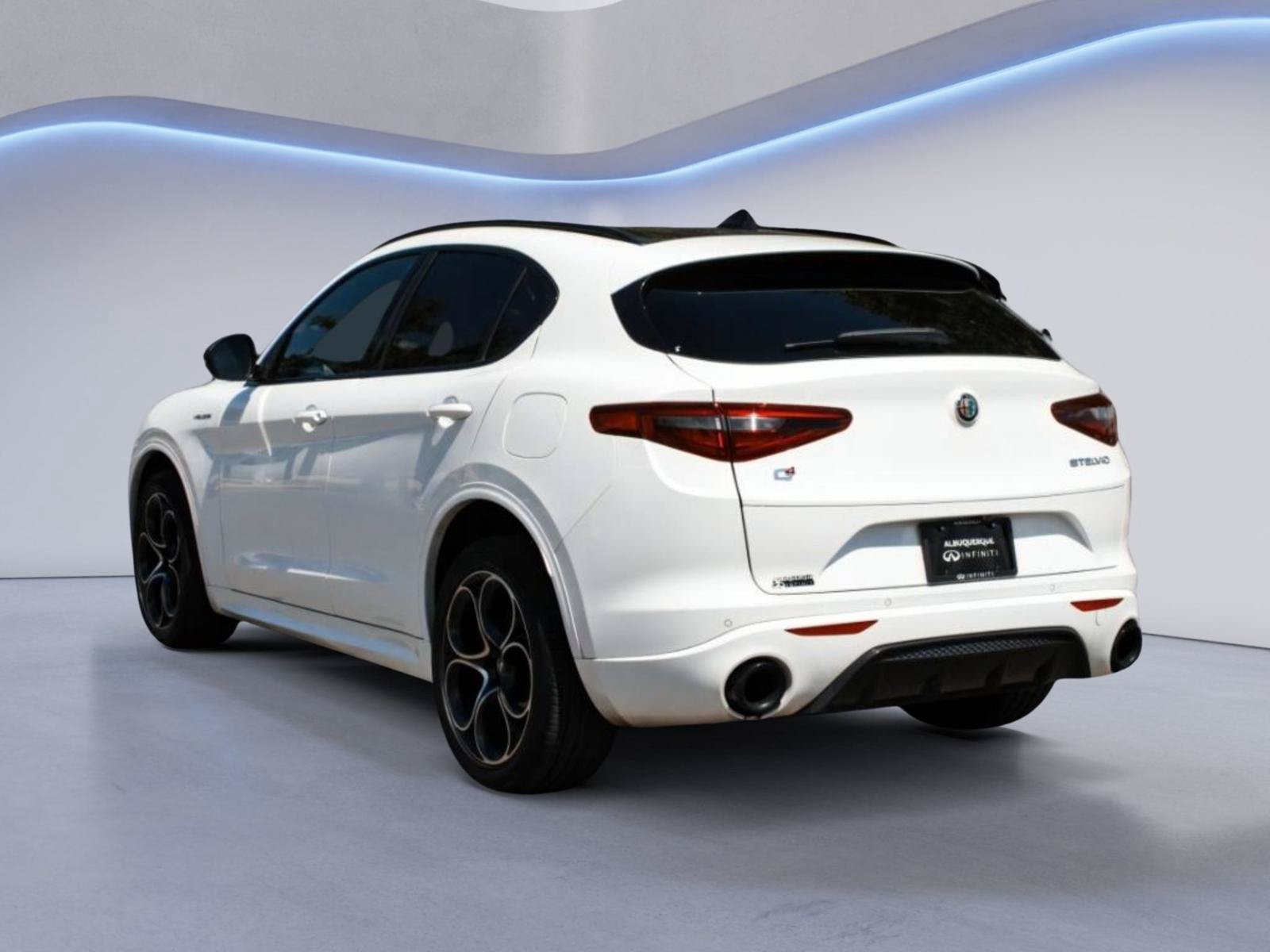 Used 2023 Alfa Romeo Stelvio Veloce AWD/4WD image 7