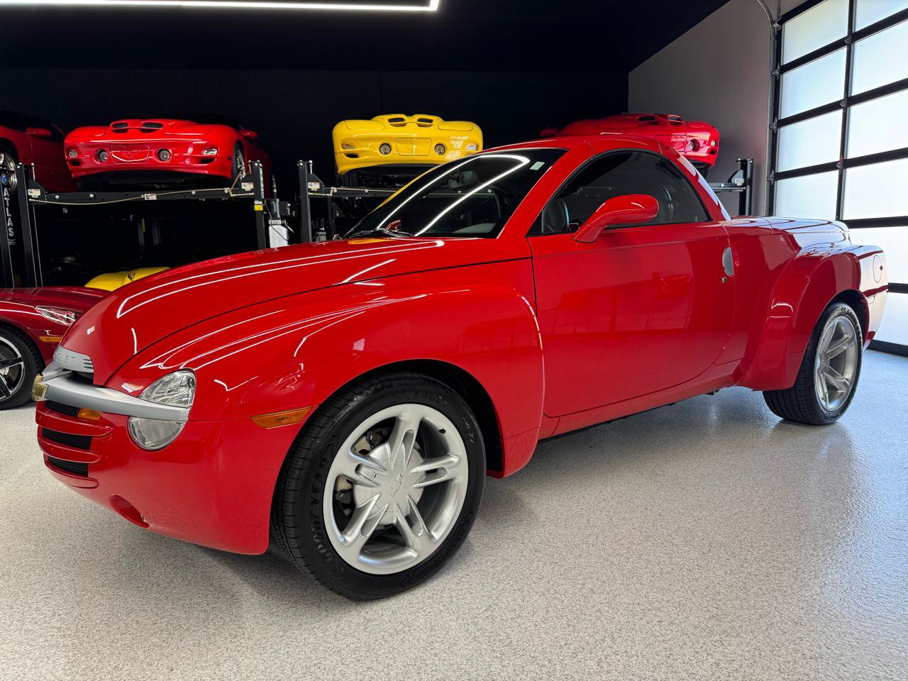 Used 2003 Chevrolet SSR w/ Preferred Equipment Group RWD image 5