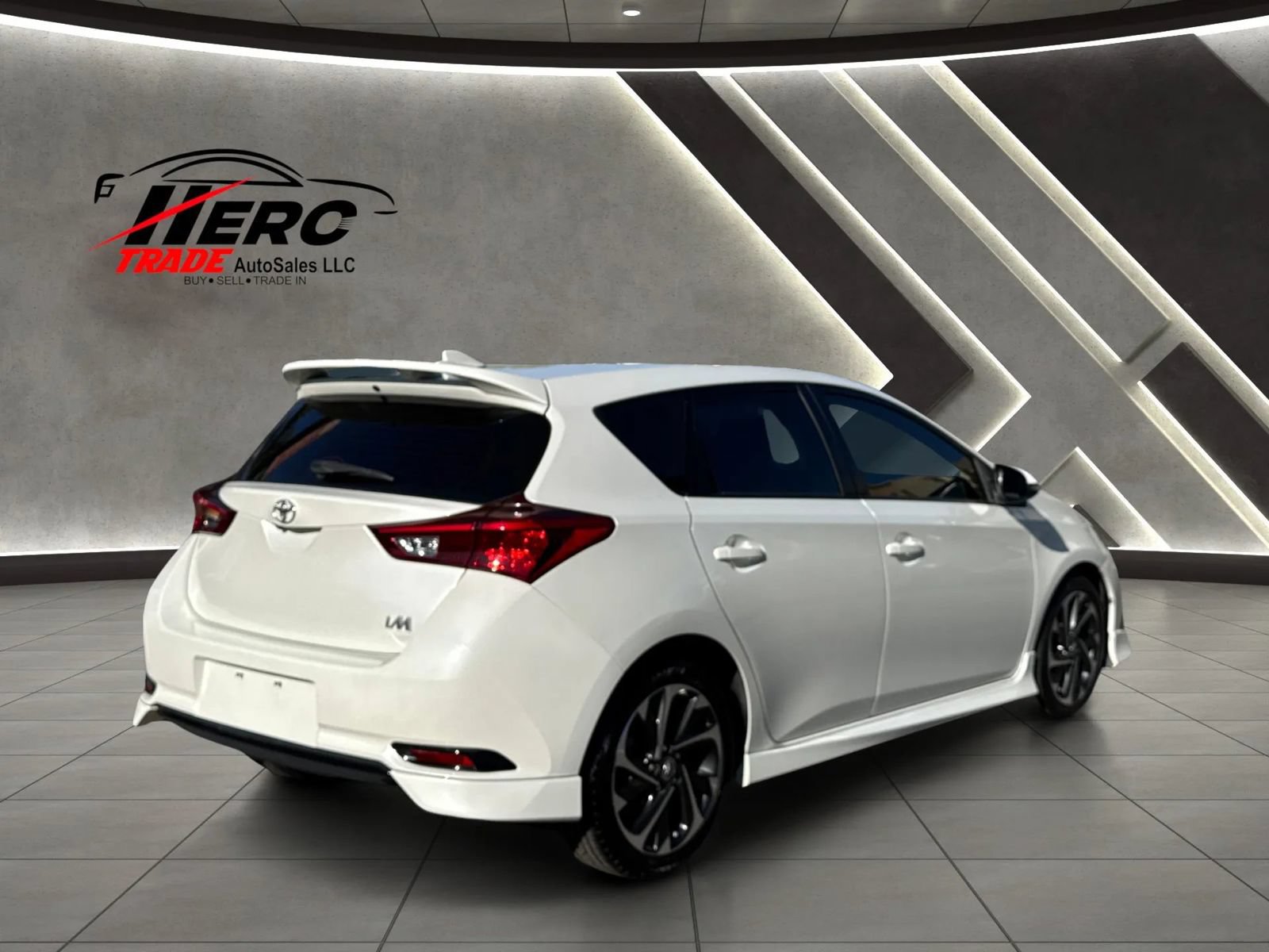 Used 2017 Toyota Corolla iM w/ Carpet Mat Package FWD image 18