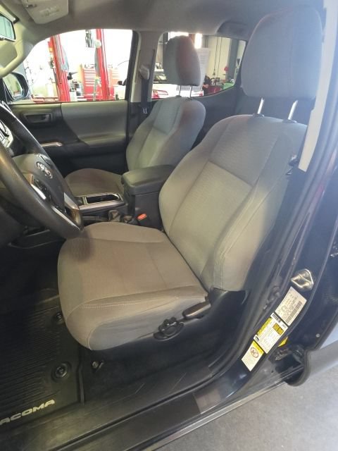Used 2019 Toyota Tacoma SR5 AWD/4WD image 12