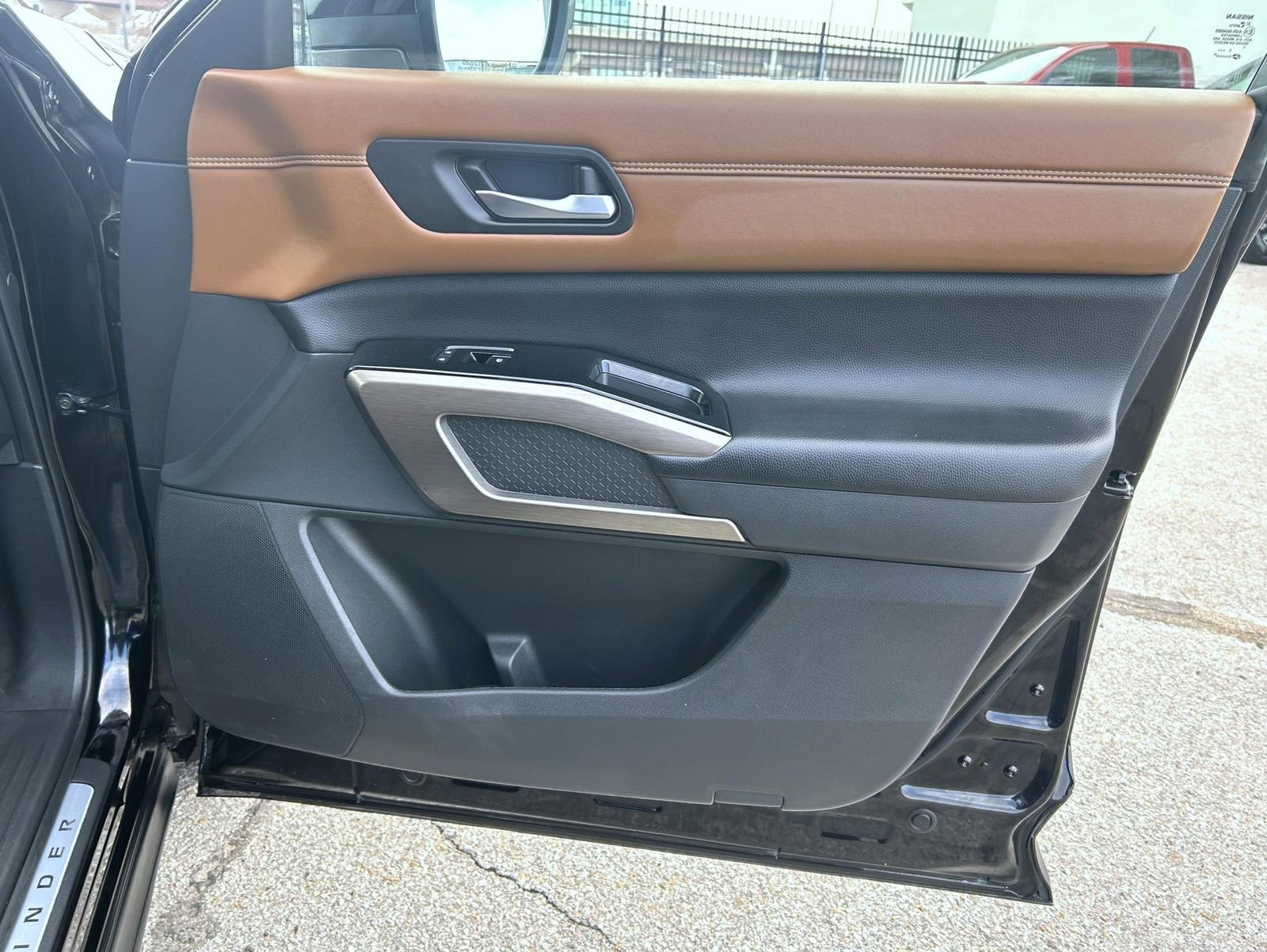 Used 2024 Nissan Pathfinder Platinum image 15