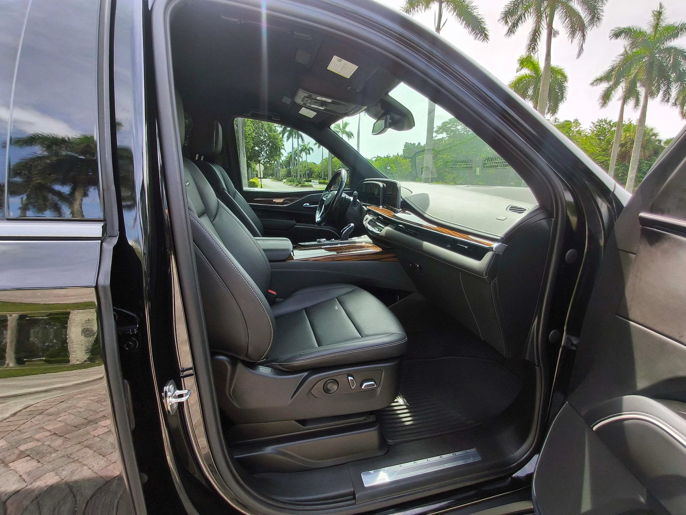 Used 2023 Cadillac Escalade ESV Luxury AWD/4WD image 39