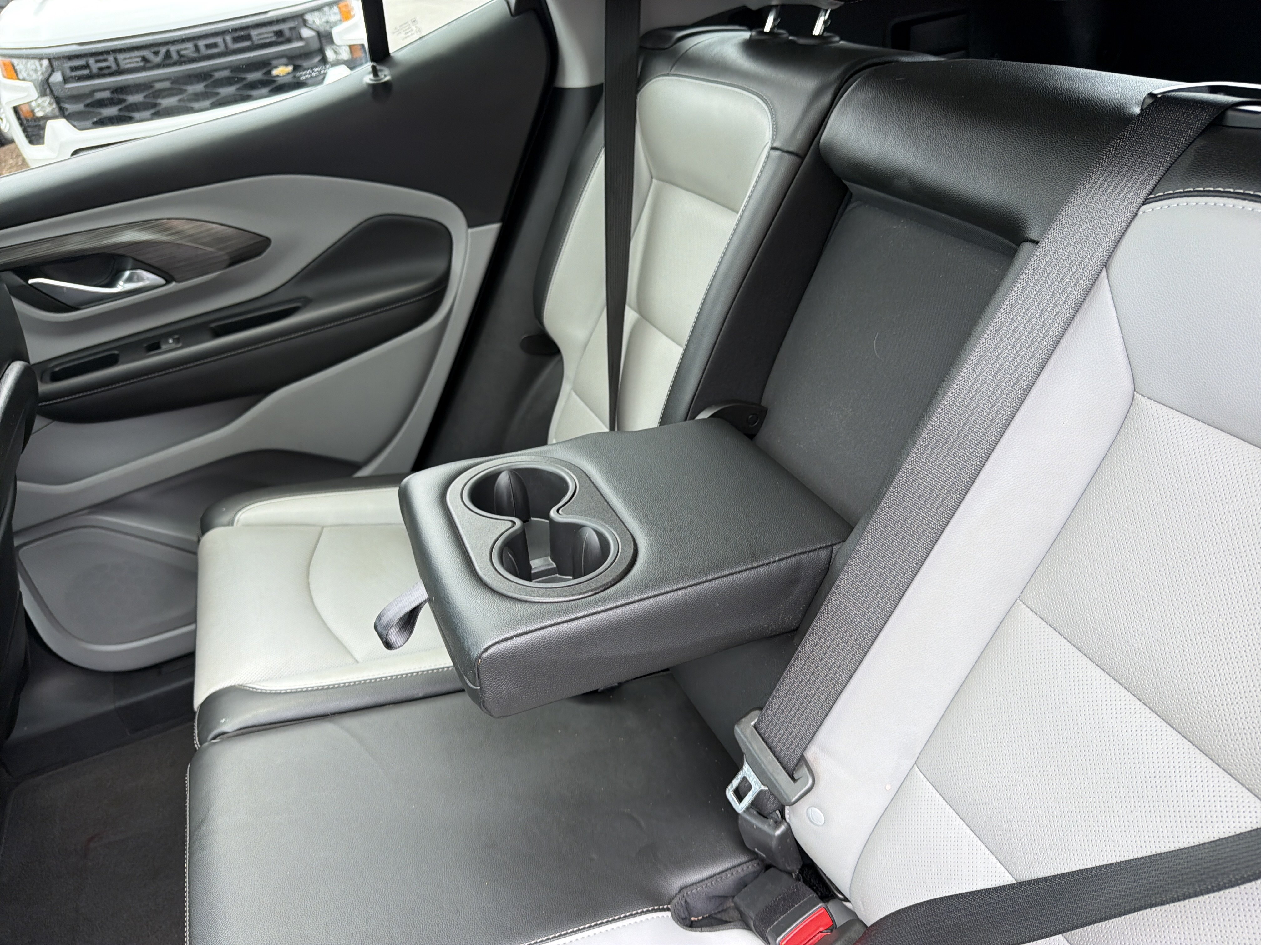 Used 2023 GMC Terrain SLT w/ Tech Package FWD image 33