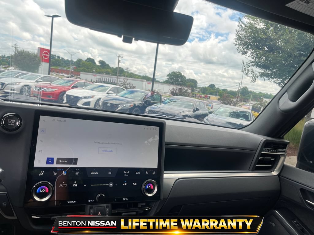 Used 2025 Lexus GX 550 w/ Accessory Package (Z1) AWD/4WD image 17