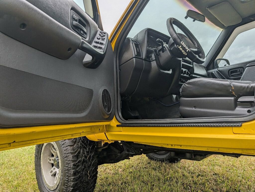 Used 2001 Jeep Cherokee Sport image 24