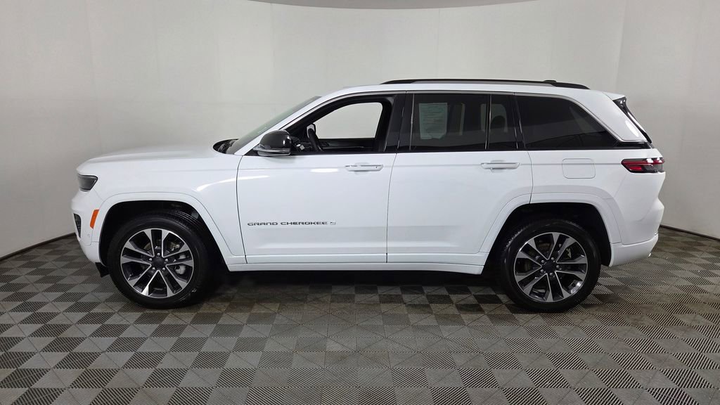 Used 2023 Jeep Grand Cherokee Overland w/ Luxury Tech Group IV AWD/4WD image 5