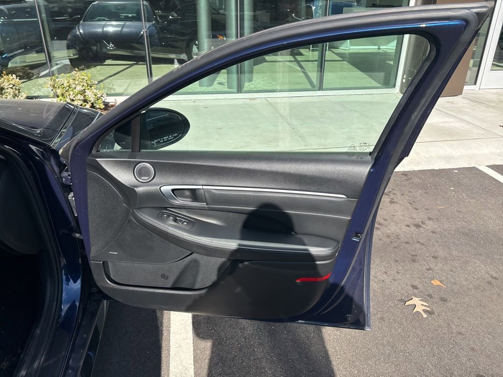 Used 2021 Hyundai Sonata Limited w/ Preferred Accessory Package image 6