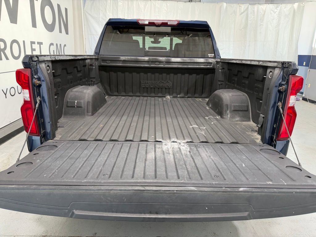 Used 2022 Chevrolet Silverado 1500 High Country w/ Technology Package image 33