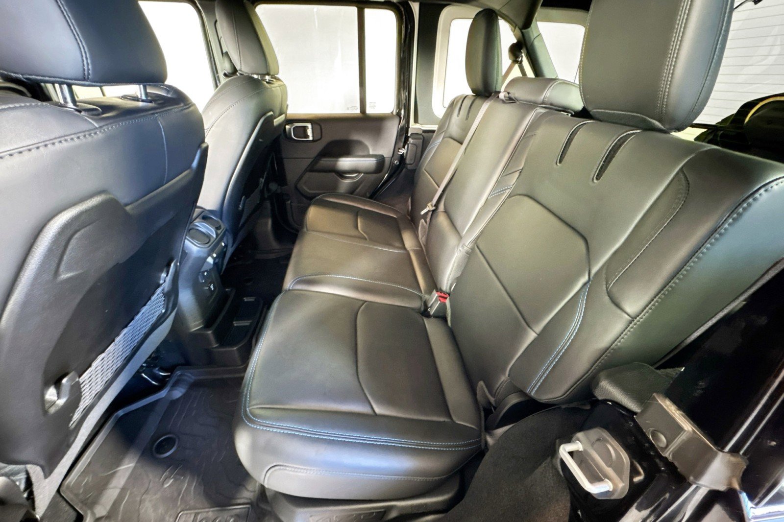 Used 2025 Jeep Wrangler Unlimited Rubicon 4xe image 22
