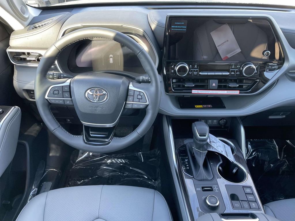 New 2026 Toyota Highlander Limited image 22