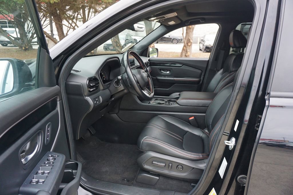 Used 2024 Honda Pilot TrailSport image 2