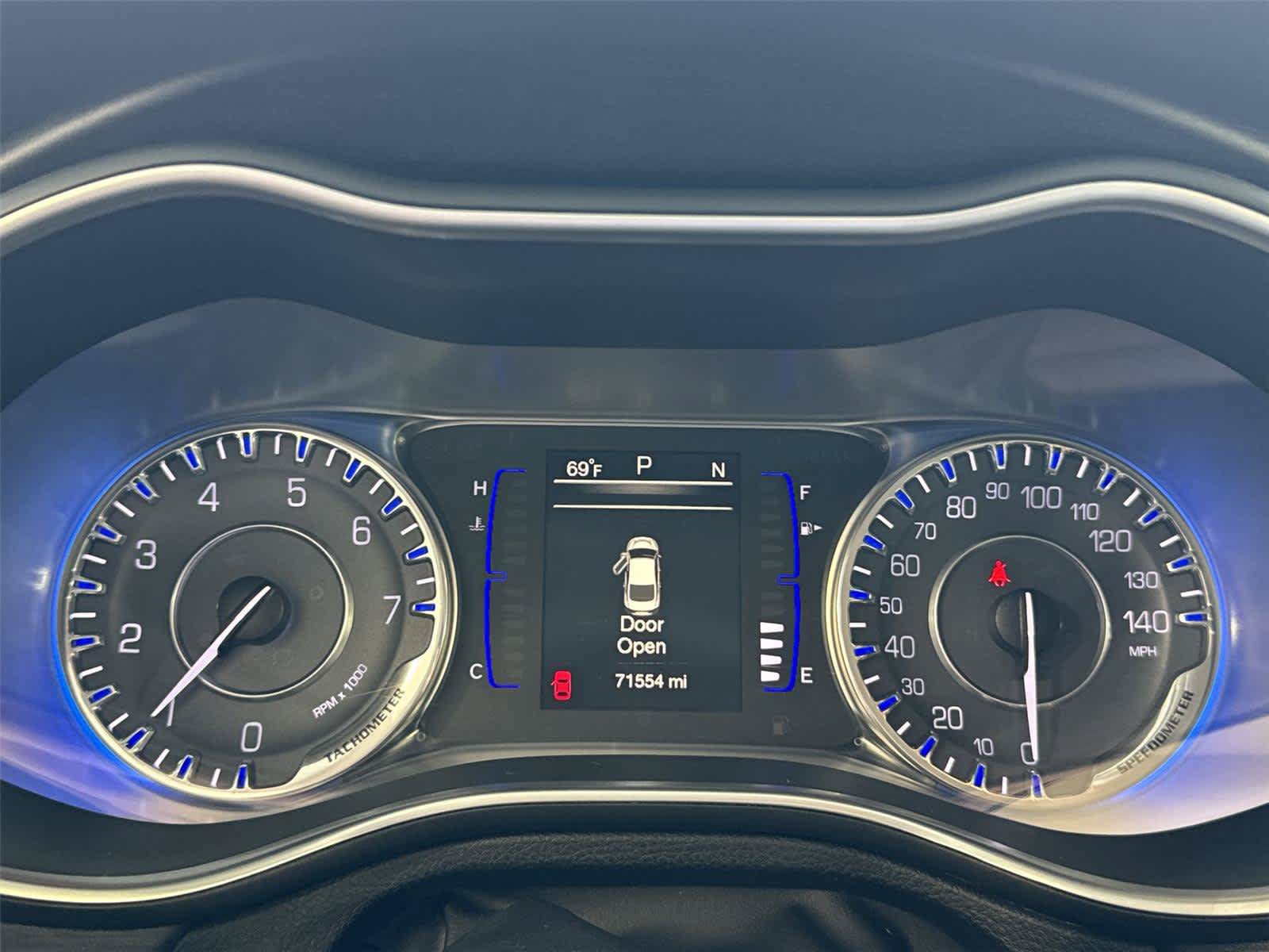 Used 2016 Chrysler 200 Limited FWD image 28