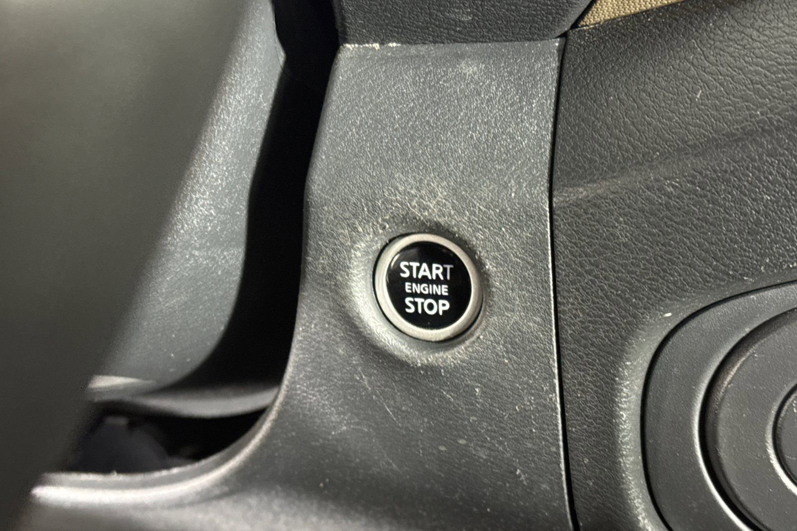 Used 2024 Nissan Frontier SV w/ SV Convenience Package RWD image 18