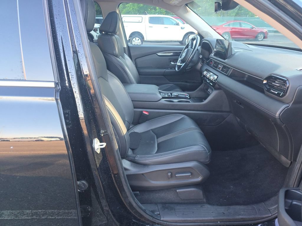 Used 2023 Honda Pilot Touring image 8
