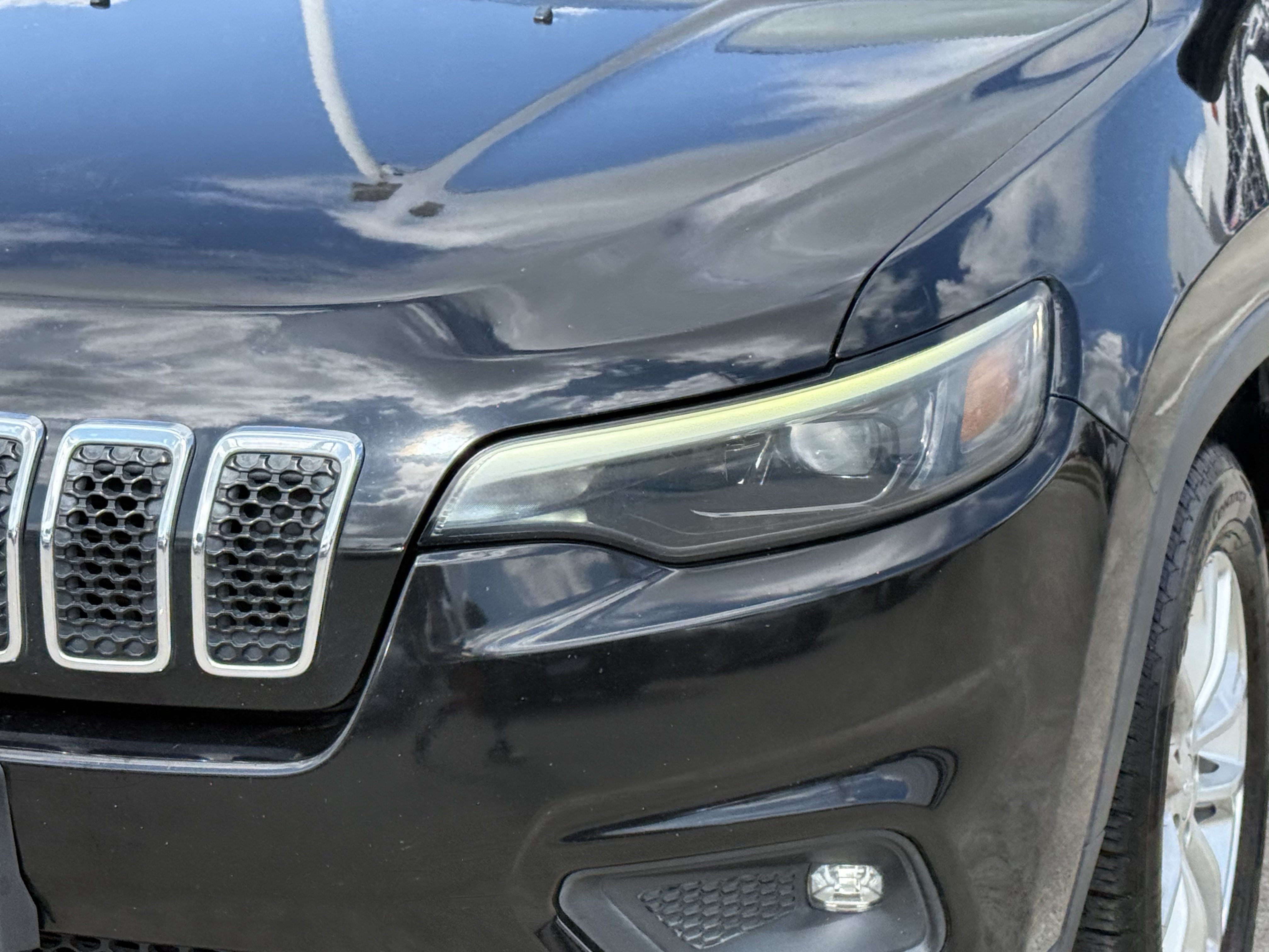 Used 2019 Jeep Cherokee Latitude w/ Popular Appearance Group FWD image 11