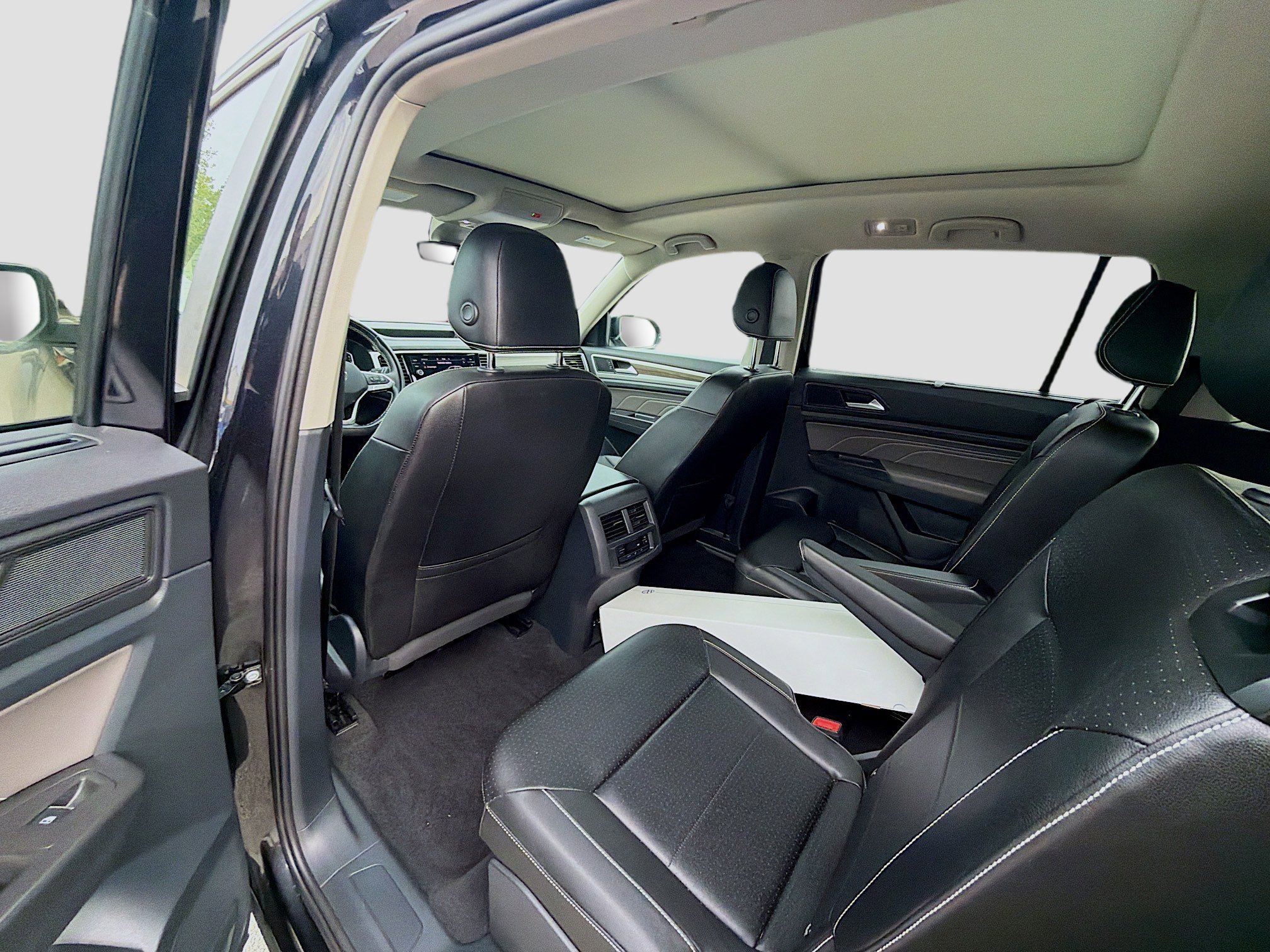 Used 2023 Volkswagen Atlas SEL AWD/4WD image 25