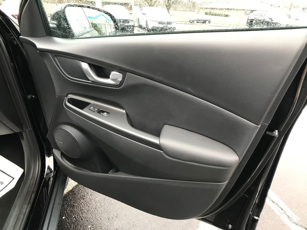 Used 2023 Hyundai Kona Limited image 34