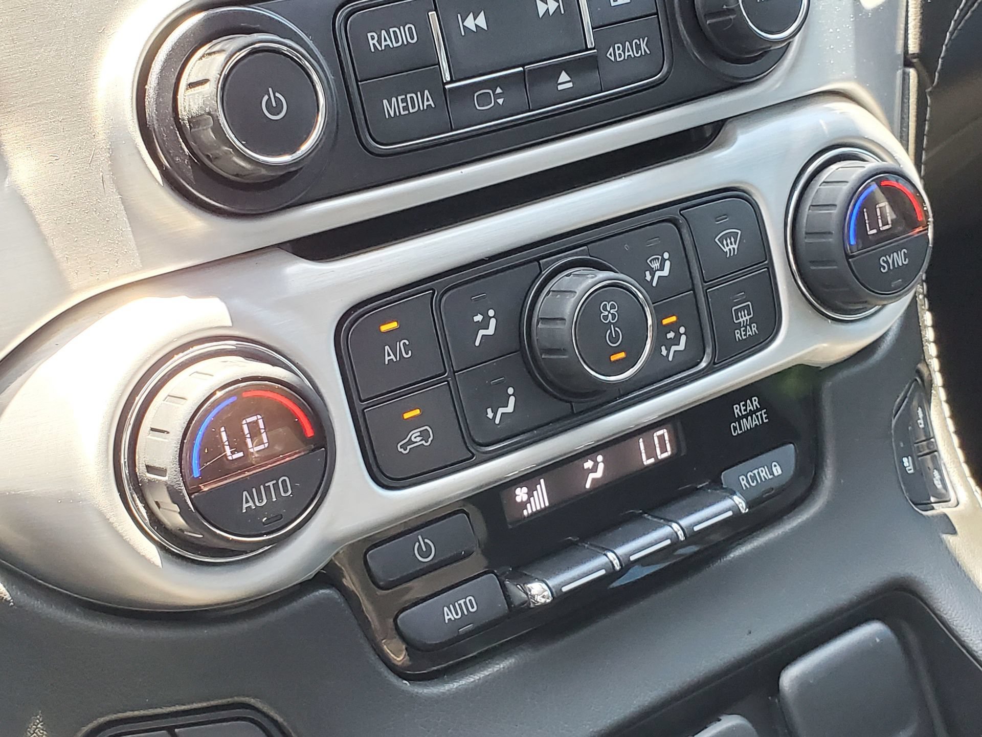 Used 2018 GMC Yukon SLT AWD/4WD image 31
