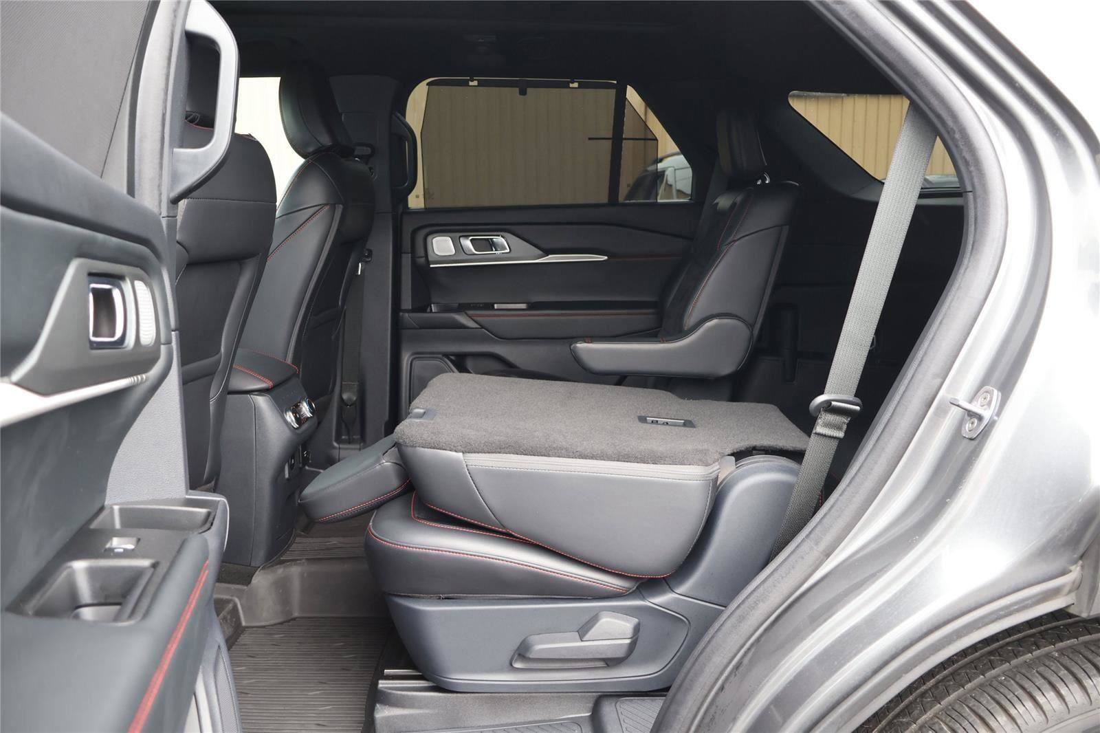 Certified 2025 Ford Explorer ST image 31