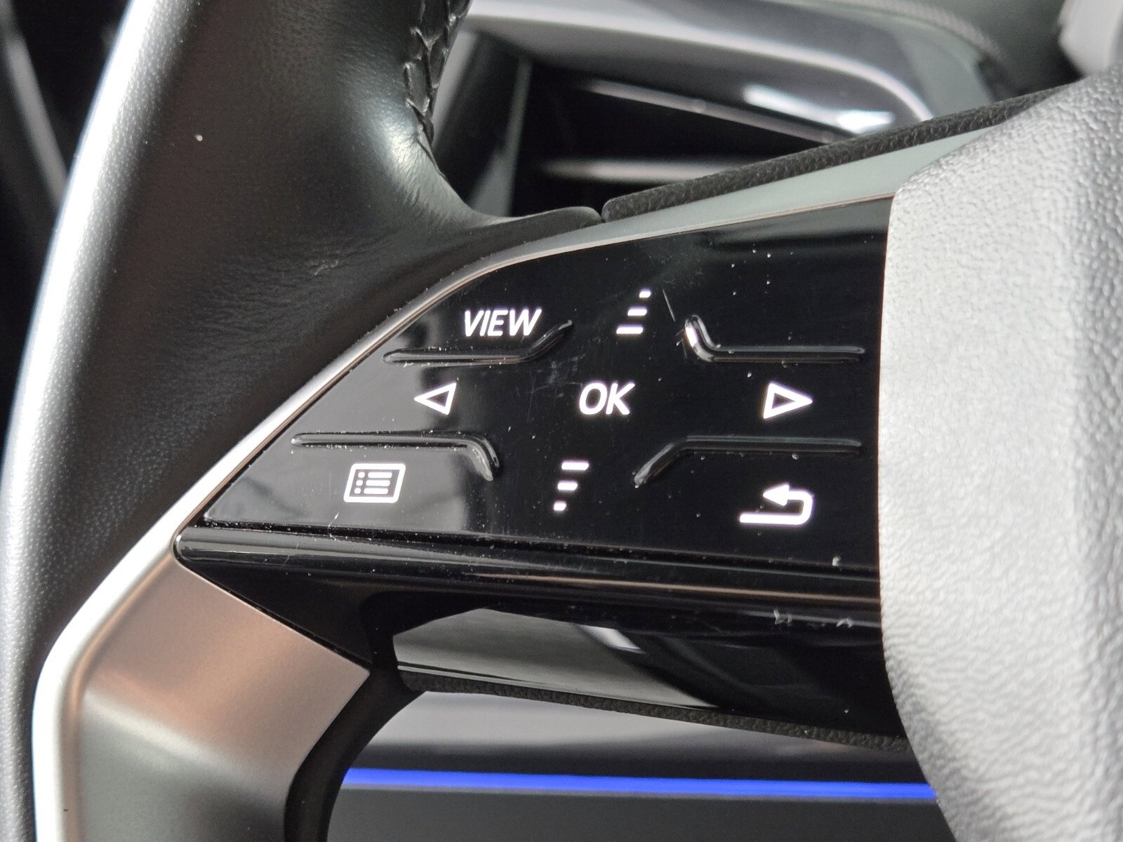 Used 2022 Audi Q4 e-tron Premium Plus w/ Premium Plus image 25