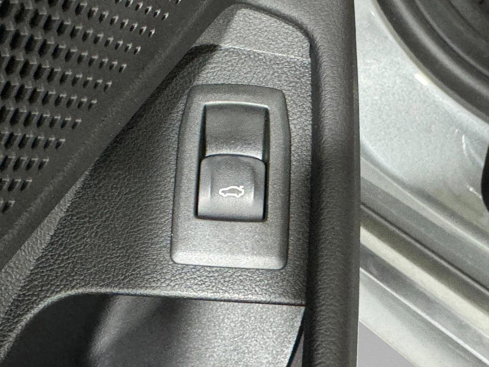 Used 2025 BMW 330i xDrive Sedan w/ Premium Package image 34