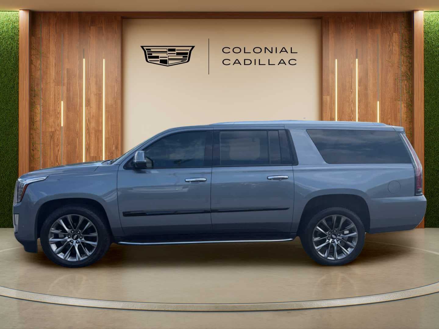 Used 2020 Cadillac Escalade ESV Luxury w/ Escalade Sport Edition AWD/4WD image 2