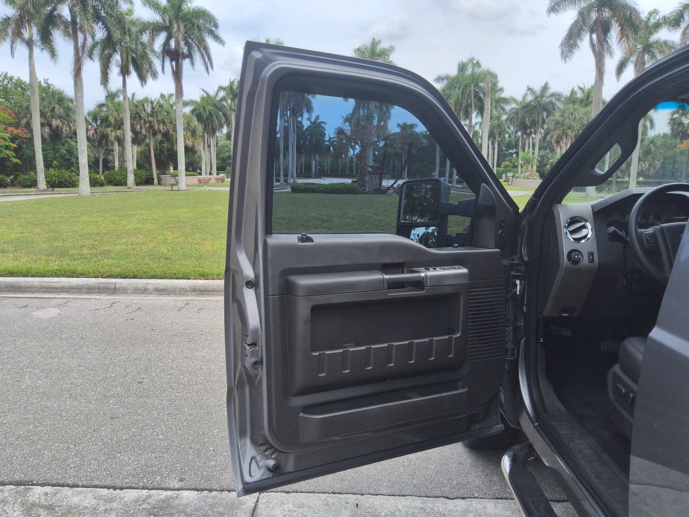 Used 2011 Ford F250 Lariat w/ Lariat Interior Pkg RWD image 9