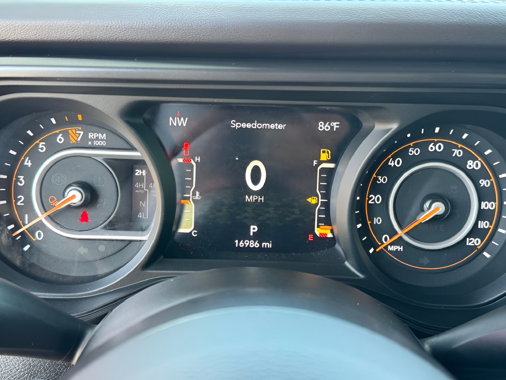 Used 2024 Jeep Gladiator Rubicon AWD/4WD image 14