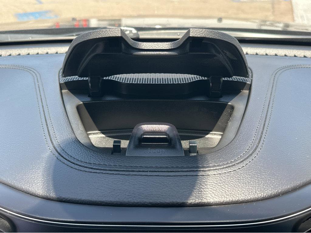Used 2020 Jeep Cherokee Latitude FWD image 30