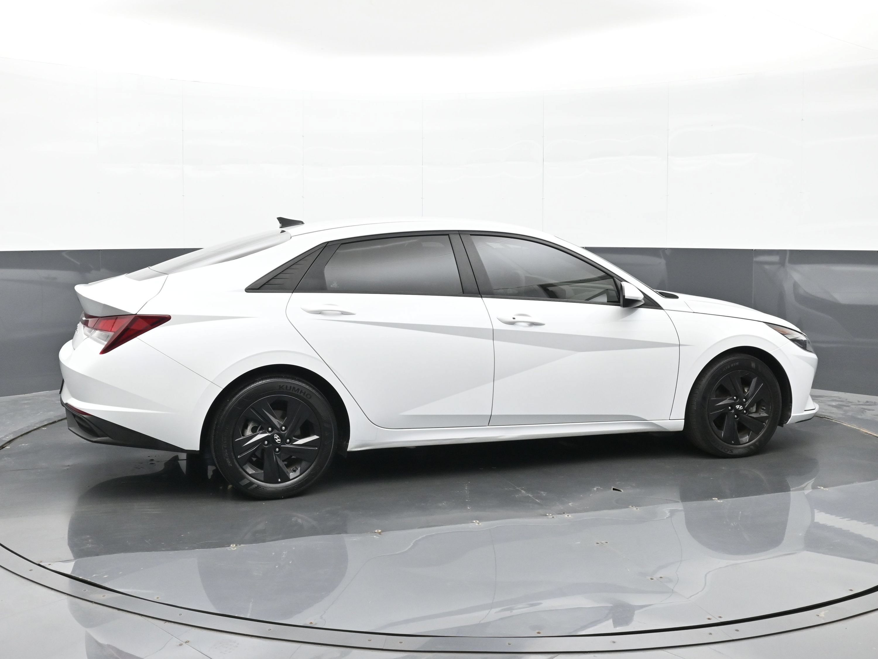 Used 2021 Hyundai Elantra SEL FWD image 5
