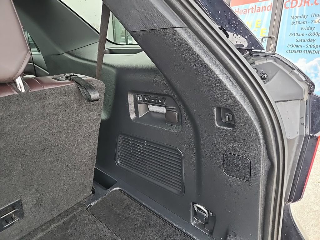 Used 2025 Ford Explorer Platinum w/ LUX Leather Package AWD/4WD image 98