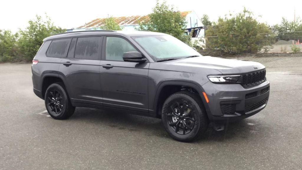 New 2025 Jeep Grand Cherokee L Laredo w/ Trailer Tow Package image 2
