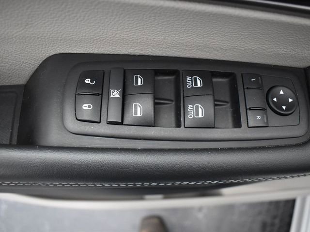 Used 2024 Chrysler Pacifica Select image 13