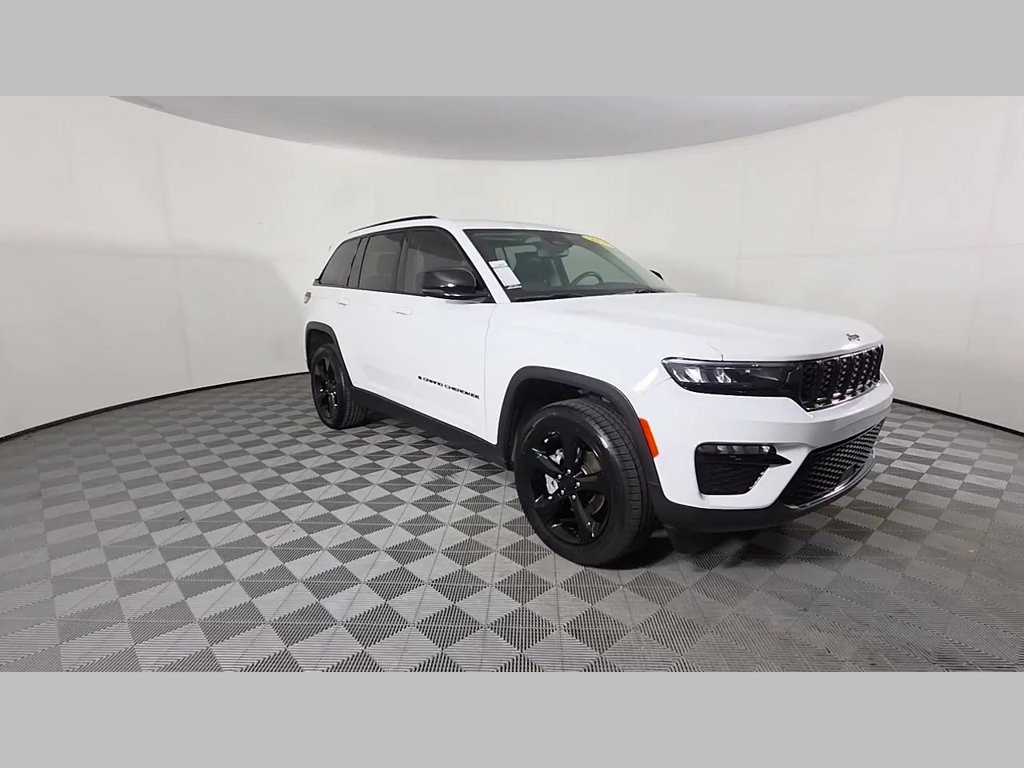 Used 2023 Jeep Grand Cherokee Limited w/ Black Appearance Package AWD/4WD image 34