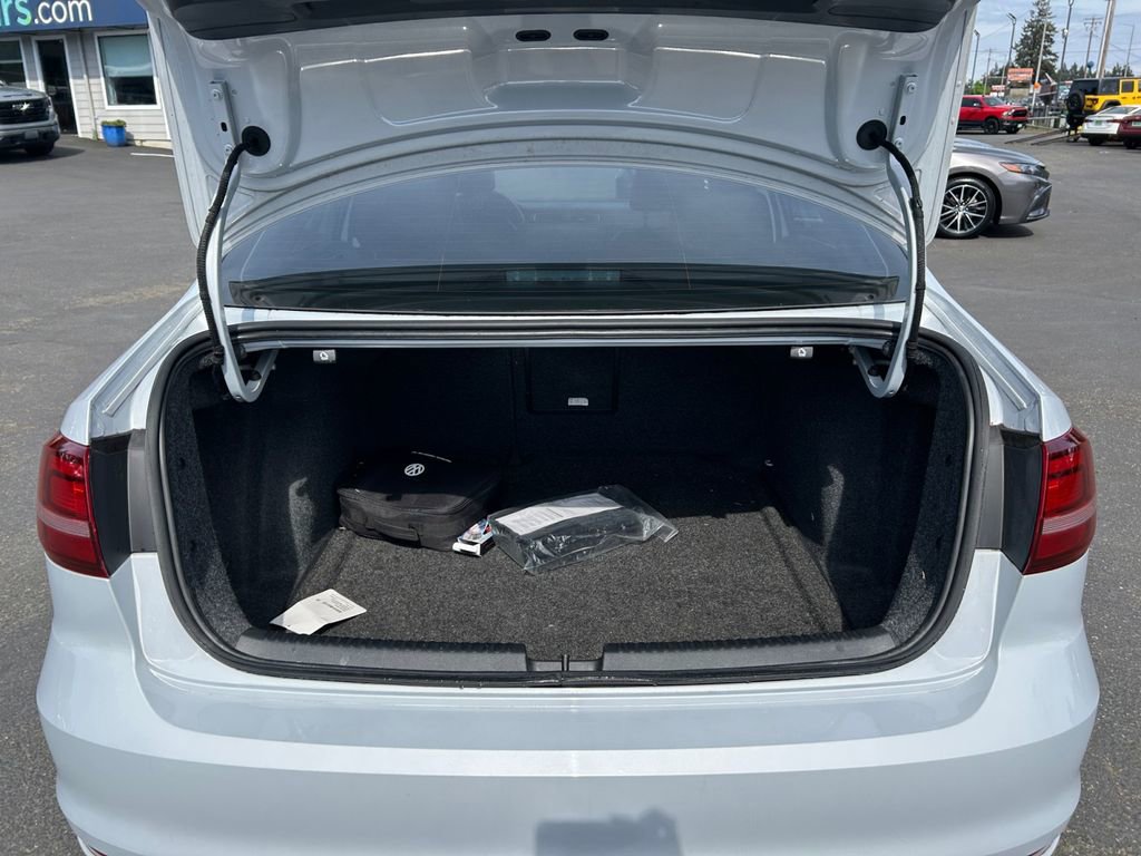 Used 2017 Volkswagen Jetta SE FWD image 21