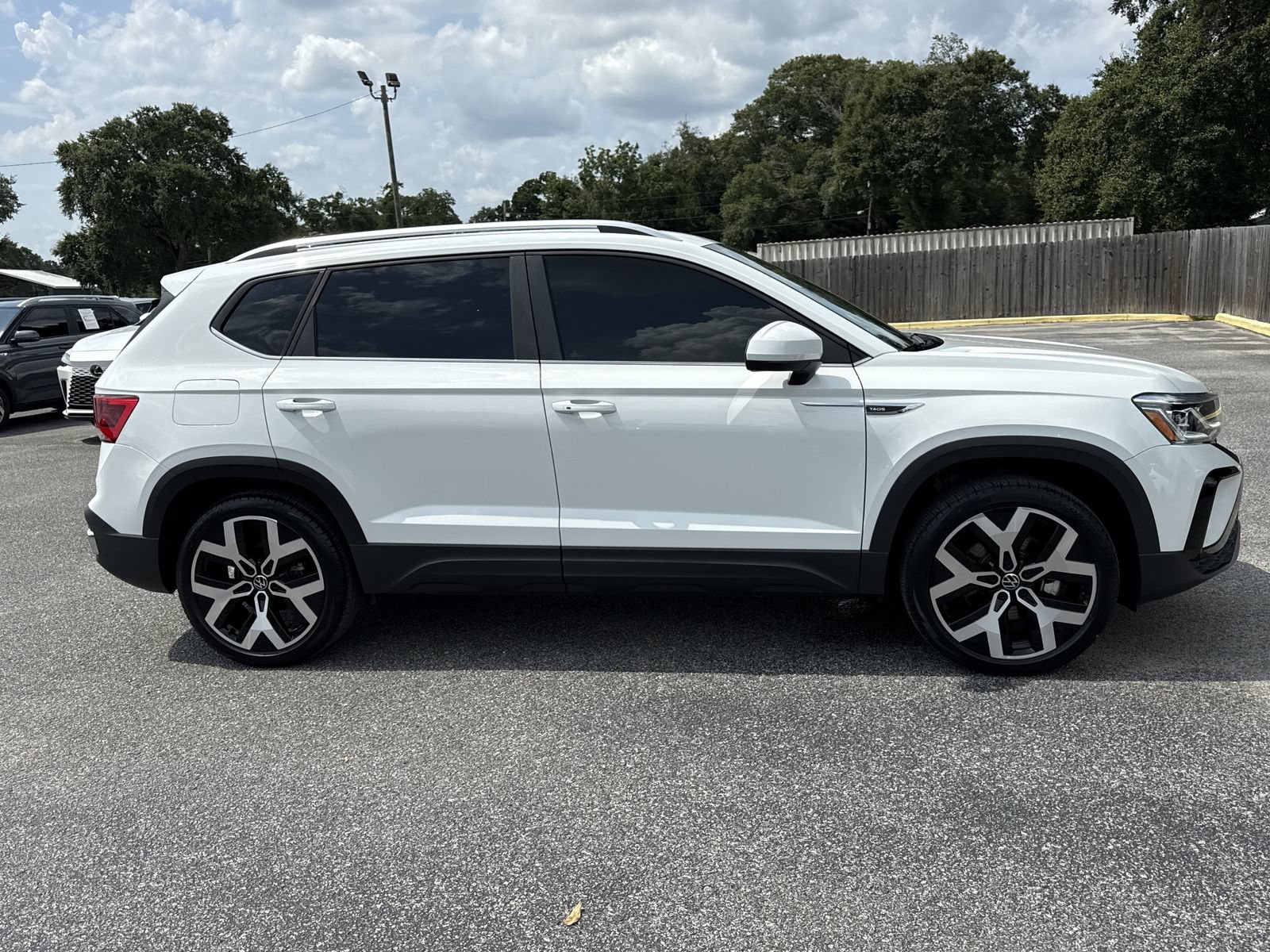 Used 2023 Volkswagen Taos SEL AWD/4WD image 6