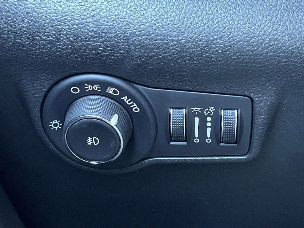 Used 2025 Jeep Compass Trailhawk AWD/4WD image 29