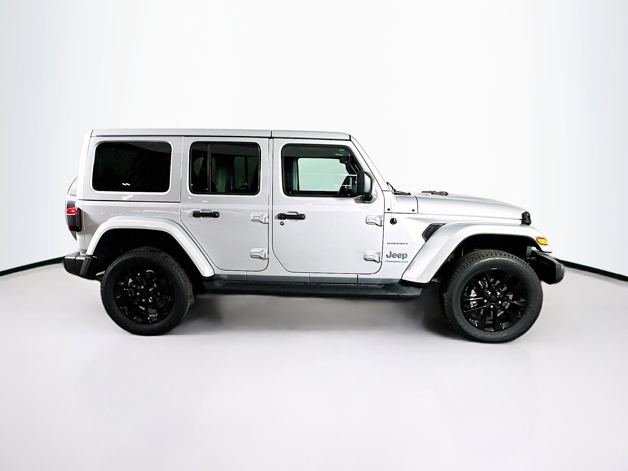 Used 2023 Jeep Wrangler Sahara w/ Cold Weather Group image 10