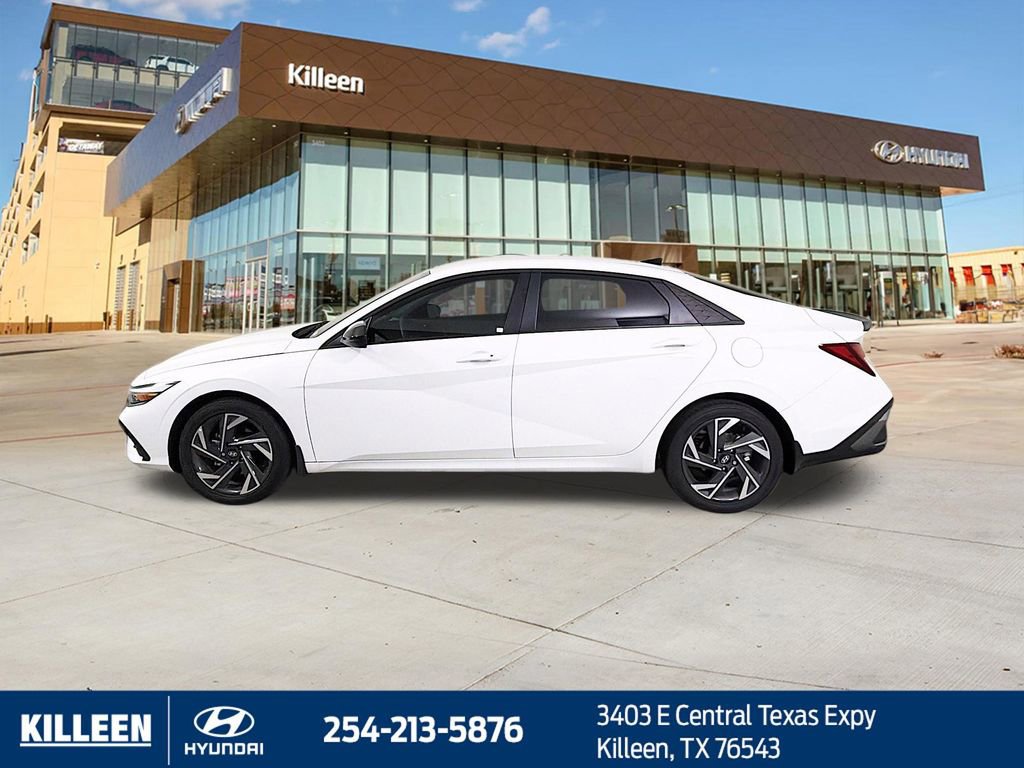 Used 2025 Hyundai Elantra Sport FWD image 5