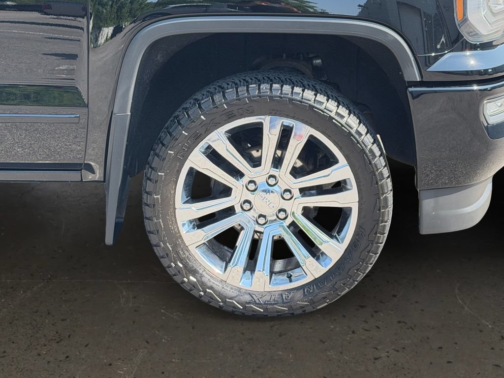 Used 2018 GMC Sierra 1500 SLT w/ All Terrain Package AWD/4WD image 10