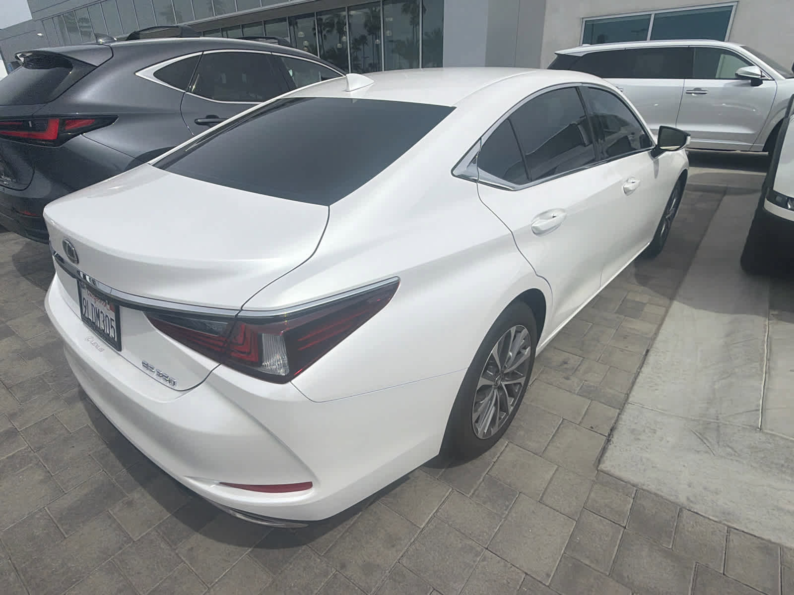 Used 2024 Lexus ES 350 w/ Accessory Package (Z2) image 5
