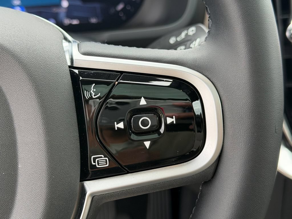 New 2026 Volvo XC90 B6 Plus w/ Protection Package Premier AWD/4WD image 18