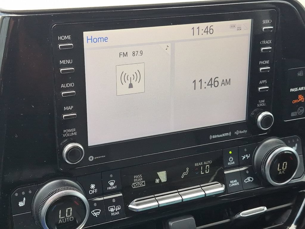 Used 2020 Toyota Highlander XLE FWD image 19