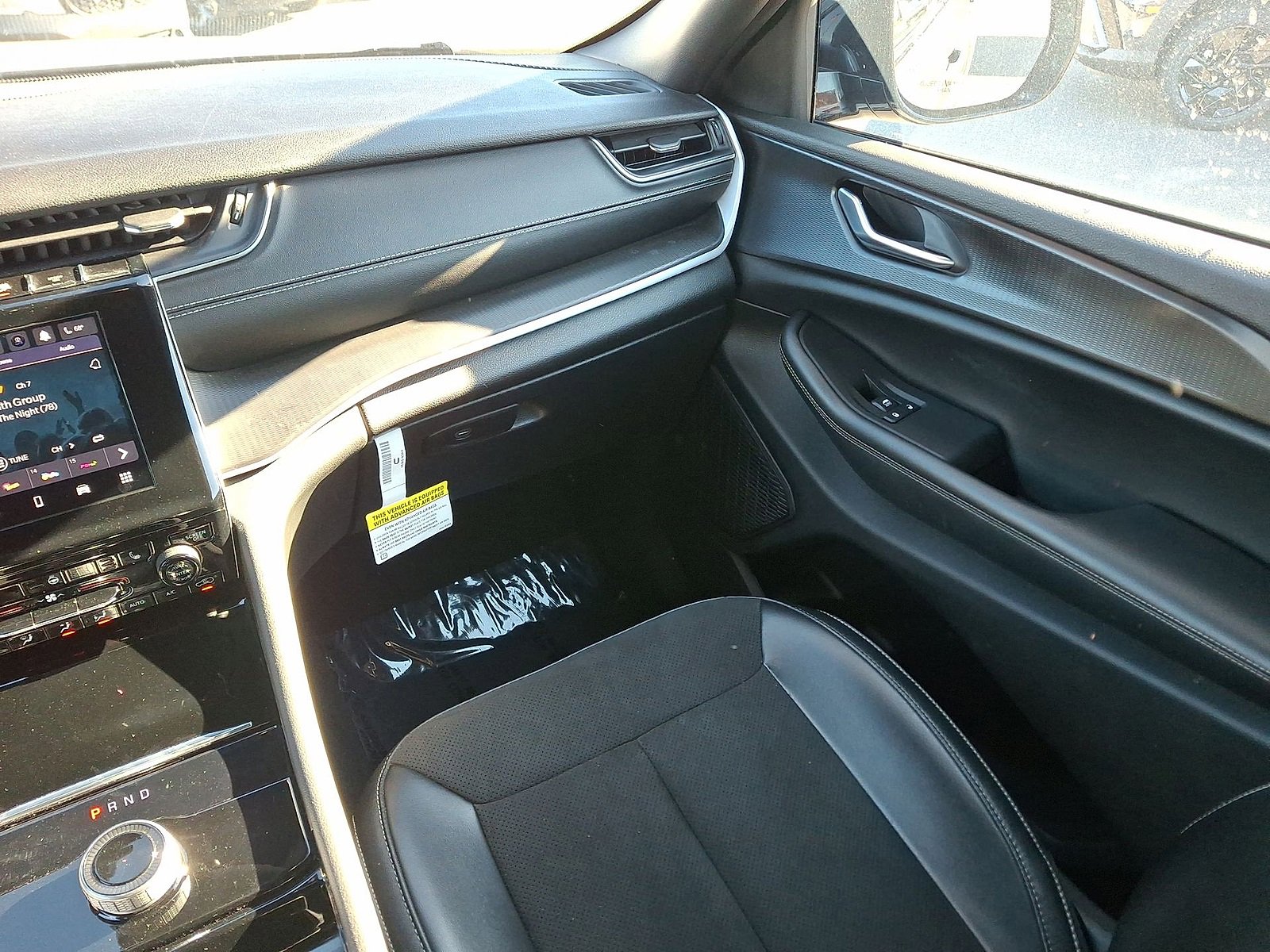 Used 2023 Jeep Grand Cherokee Altitude image 11