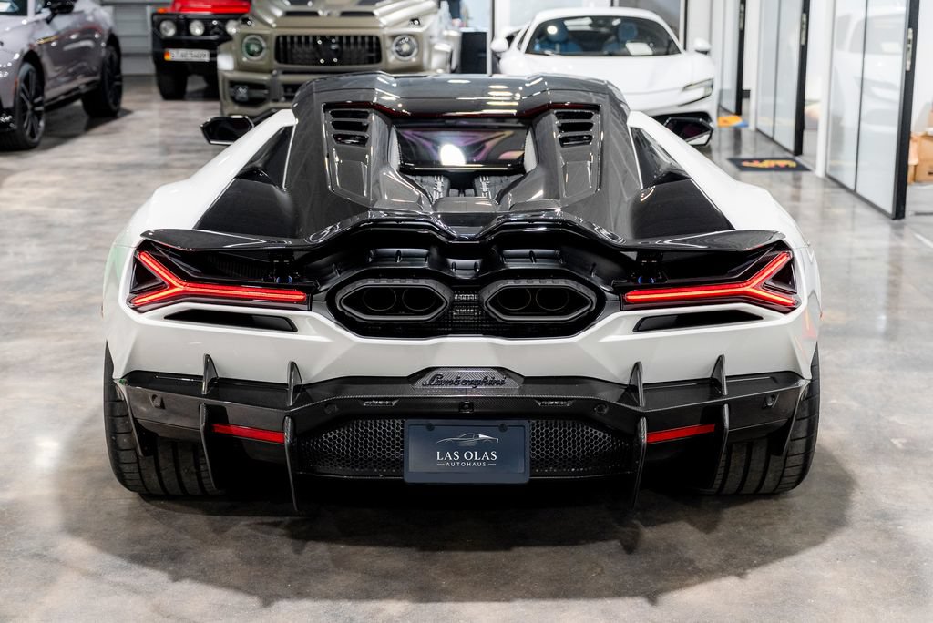 Used 2025 Lamborghini Revuelto AWD/4WD image 32