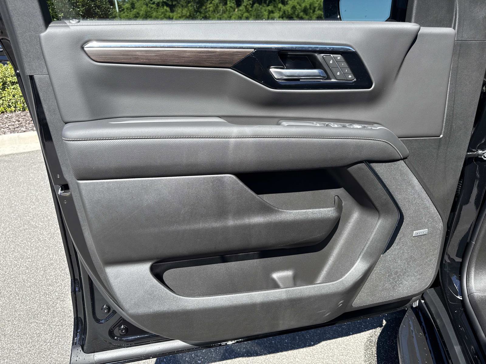 New 2026 Chevrolet Suburban Premier image 17