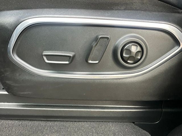 Used 2024 Jeep Wagoneer L Series II w/ Flexible Seating Group AWD/4WD image 15