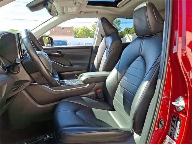 Used 2022 Toyota Highlander XLE image 4